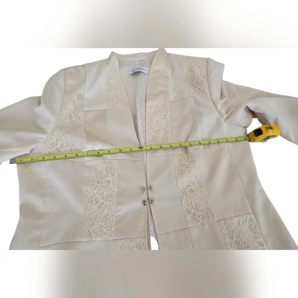 VINTAGE VERA MONT FRANCE Cream Ruffled Tiered Long Sleeve Bridal Blazer